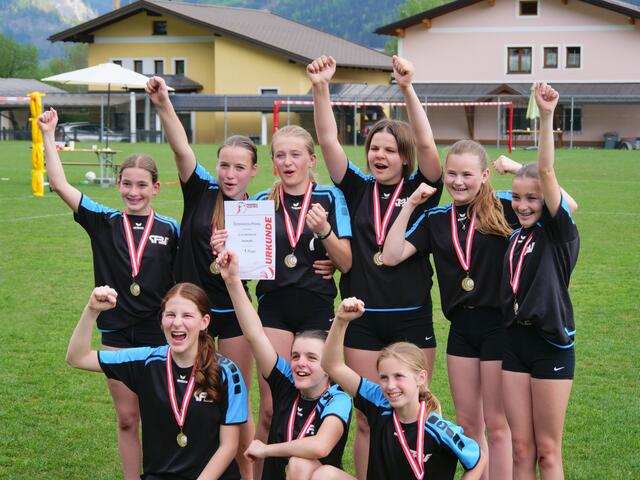 Dies Salzburger Auswahlmannschaft jubelt über ihren verdienten Sieg. | Foto: Empl
