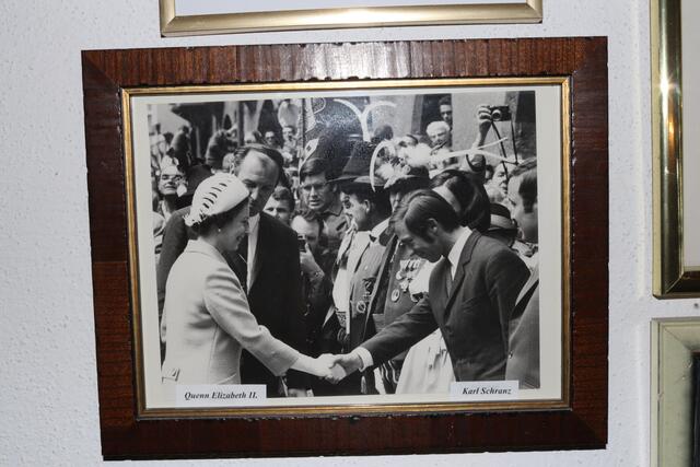 Und selbst Queen Elizabeth II schüttelte er bereits die Hand.  | Foto: Elisabeth Zangerl