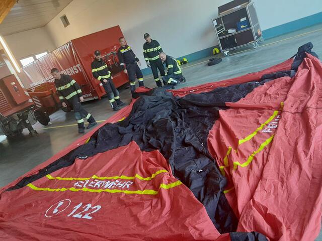 Übungsteil Schnelleinsatzzelt | Foto: FF Waidhofen/Thaya