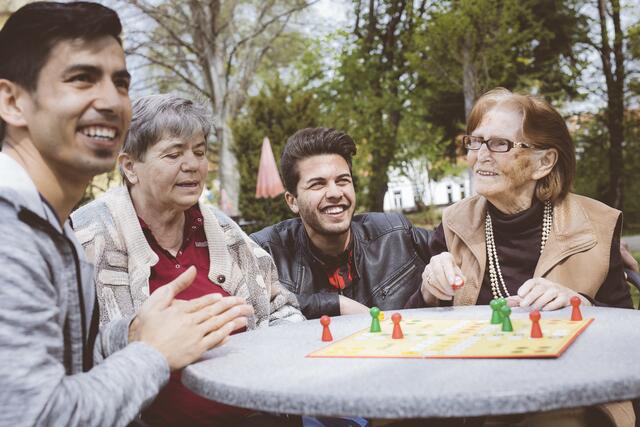 Mit dem Programm "Points4Action" werden in St. Barbara Jugendliche und Seniorinnen und Senioren zusammengebracht. | Foto: Symbolfoto: Marija Kanizaj