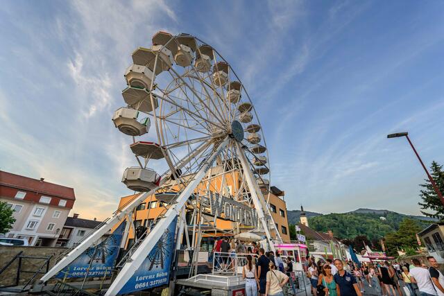 Der Schönsonntagmarkt in der Wolfsberger Innenstadt bietet Spaß und Unterhaltung für die gesamte Familie. | Foto: Barth/Stadtgemeinde Wolfsberg