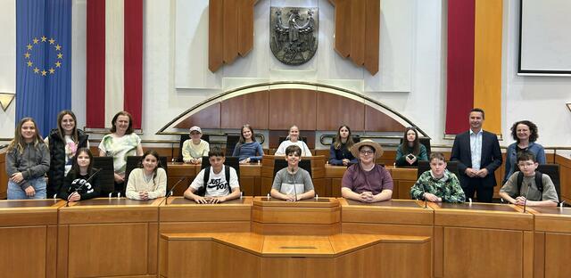 Die Schülerinnen und Schüler erhielten einen umfassenden Einblick. | Foto: Büro LT-Präsident