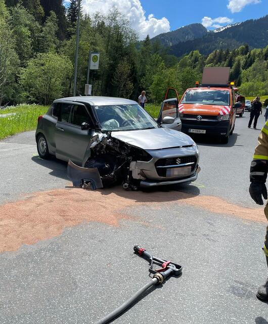 Am Dienstag zu Mittag prallte eine 74-Jährige mit ihrem Auto in Kirchberg in Tirol gegen eine Mauer. | Foto: ZOOM.TIROL