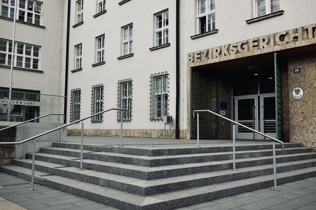 Der Disput wird im Bezirksgericht Neunkirchen verhandelt. | Foto: Santrucek