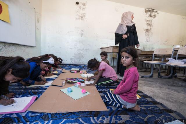 Den größten Teil der Hilfsladung bildeten Schulsachen, die den Kindern im Flüchtlingslager Washokani sehr weiterhelfen. | Foto: Bruno Maul