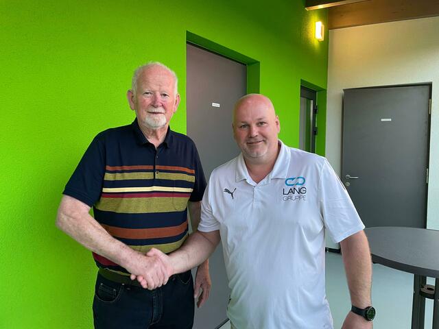 Hans Dieter Beulecke (l.) übergibt sein Obmannamt nach fast 20 Jahren an Michael Lang. | Foto: ATSV Schärding