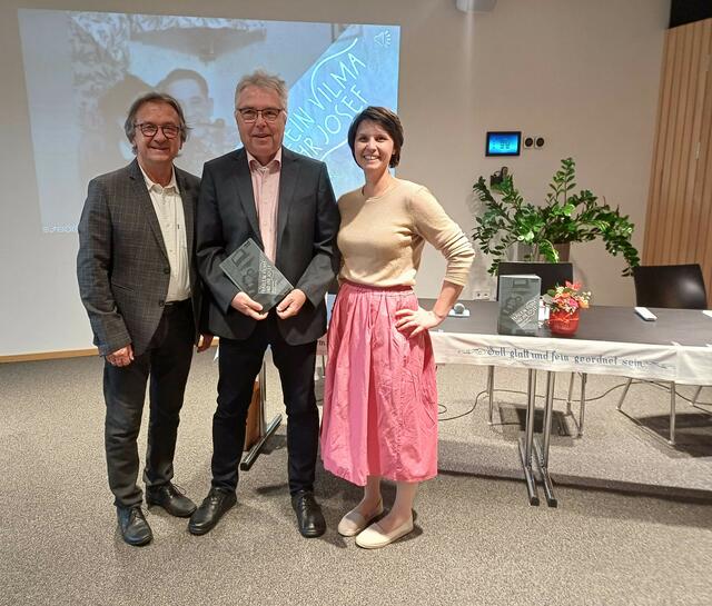Anon Vukan mit Josef Stockinger und Susi Vukan (v.l.)  | Foto: Stadtgemeinde Mureck 