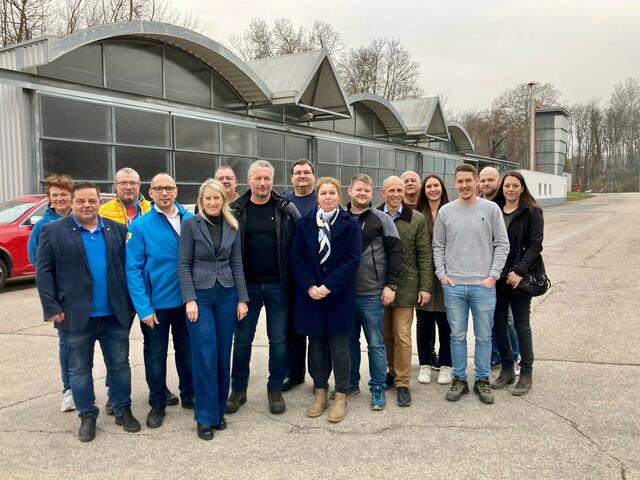 Der 20-köpfige Einsatzstab für Zivil- und Katastrophenschutz des Magistrats sorgt im Ernstfall für einen bestmöglichen Schutz der Kremser Bevölkerung. Das Bild zeigt die Mitglieder bei einer Schulung in der Feuerwehrzentrale im März 2024. | Foto: Stadt Krems