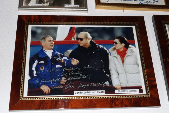 Karl Schranz mit dem ehemaligen, österreichischen Bundespräsidenten, Thomas Klestil.  | Foto: Elisabeth Zangerl
