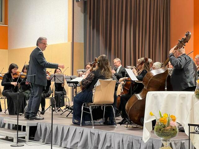 Bürgermeister Engelbert Huber dirigiert nicht nur ein Orchester, sondern auch die Marktgemeinde Mooskirchen. | Foto: Cescutti