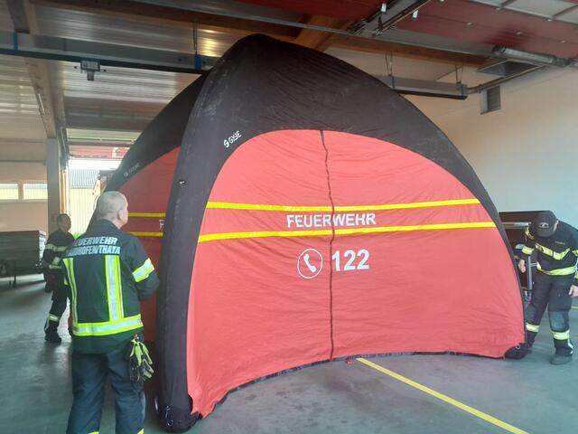 Übungsteil Schnelleinsatzzelt | Foto: FF Waidhofen/Thaya
