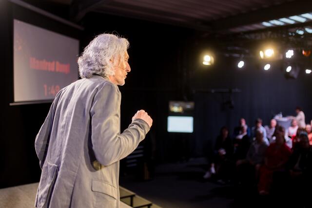 Manfred Dungl beim Speaker Slam in Mastershausen  | Foto: Justin Bockey