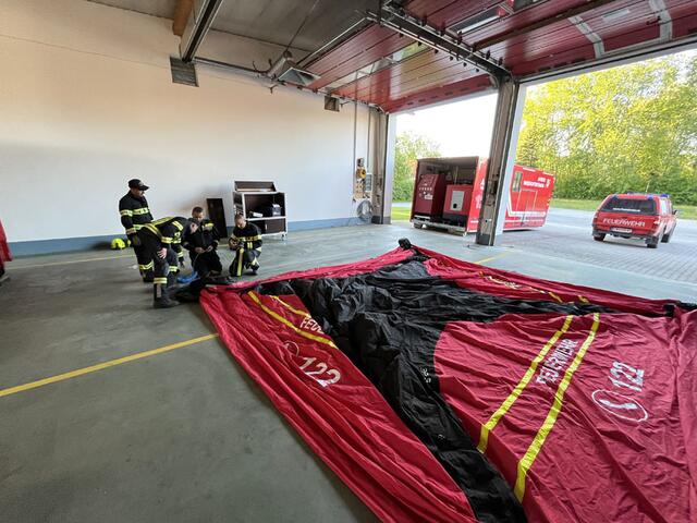 Übungsteil Schnelleinsatzzelt | Foto: FF Waidhofen/Thaya