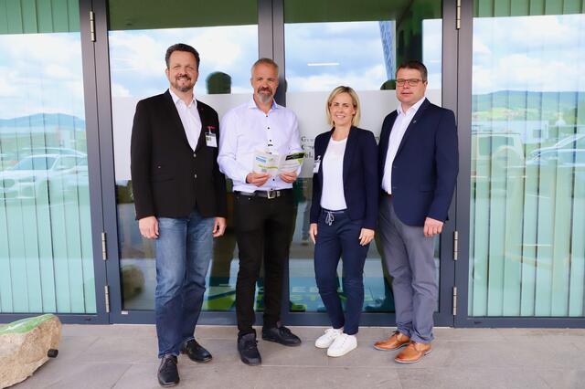 Battery Safety Talk: GTL-Chef Max Hofer (2.v.l.) mit Alex Thaler (virtual vehicle), Kerstin Draxler (AC Styria) und Bgm. Johann Schützenhöfer. | Foto: Alfred Mayer