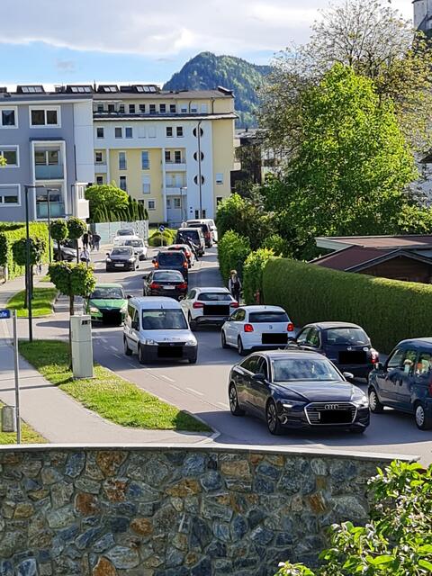 Die BI glaubt, dass Staus, wie hier in der Carl-Wagner Straße, nach einer Änderung vermehrt auftreten könnten.  | Foto: Christian Leitner 
