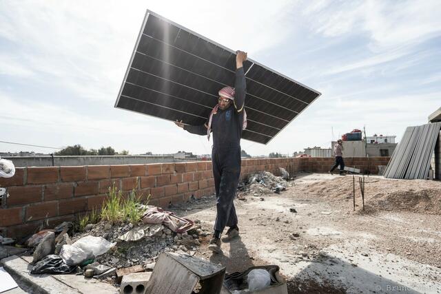 Aus Spendengeld wurde eine Photovoltaikanlage samt Pufferspeicher finanziert, die auf dem Dach eines Krankenhauses installiert wurde. | Foto: Bruno Maul