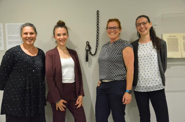 Kulturreferentin GRin Theresa Schromm (2. v. l.) mit dem "Gericht Hörtenberg"-Ausstellungsteam: Sandra Marsoun-Kaindl (links), Christine Gamper und Lena Burgstaller.