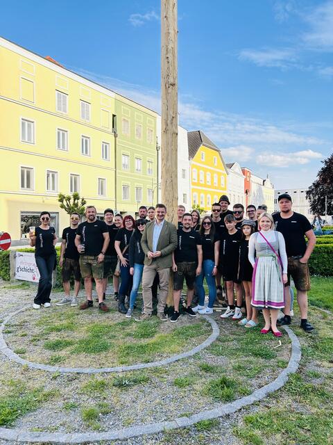 Am 10. Mai brachte die Maibaum-Crew einen neuen Maibaum nach Eferding. | Foto: Marcus Fiedler