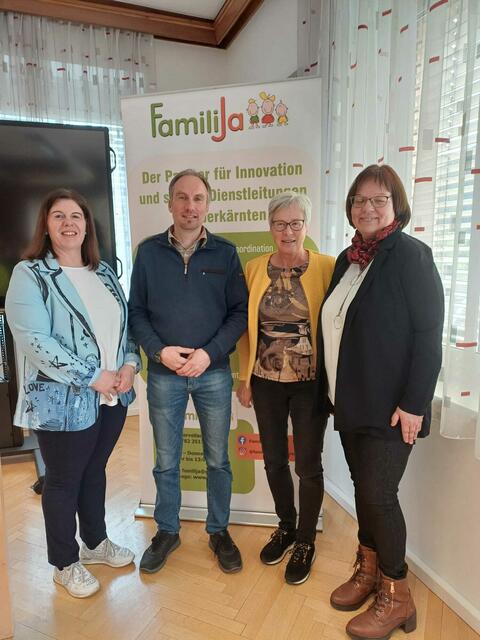 Von links: Margit Mussnig (FamiliJa Pflegekoordinatorin), Ing. Stefan Schupfer (Bürgermeister Reißeck), Elisabeth Mörtl (Besuchsnetzkoordinatorin), Viola Weiß (Referentin) | Foto: Mag.a Ursula Blunder (FamiliJa)