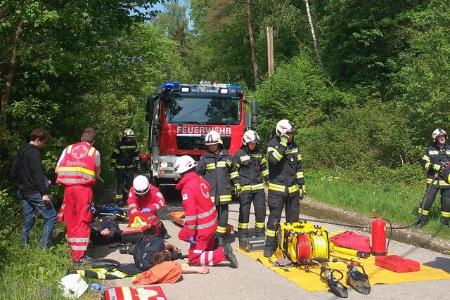 Verkehrsunfall im Wienergraben, zusätzlich mit verunglückten Kameraden - die Aufgabenstellungen hatten es in sich.  | Foto: FF Ried/Rmk.