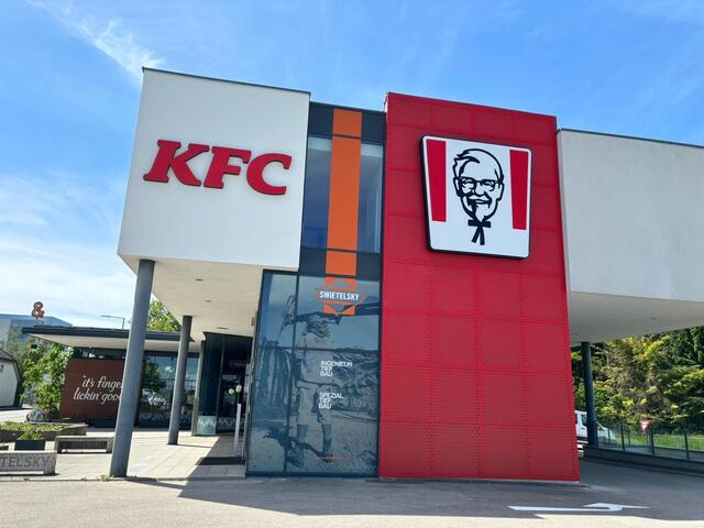 Die amerikanische Fastfood-Kette Kentucky Fried Chicken – kurz KFC – öffnet in Wels eine Filiale in der Hans-Sachs-Straße 103. Das Gebäude ist schon fast fertig.
 | Foto: BRS/Aschermayer