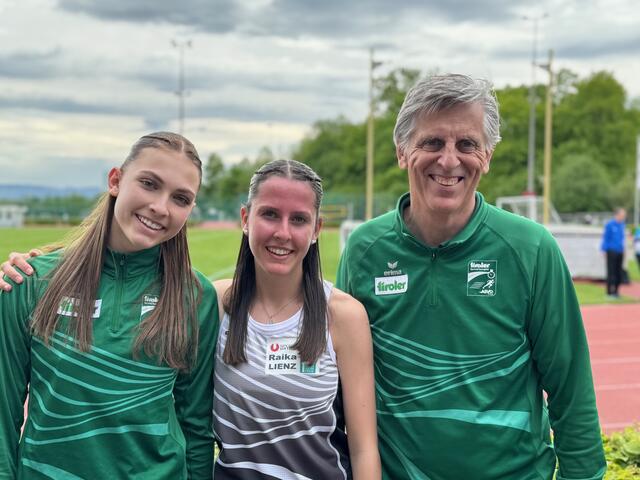 Sportliches Trio: Amelie Kofler, Fabiola Fotschegger aus Lienz und Trainer Thomas Abfalter. | Foto: Abfalter