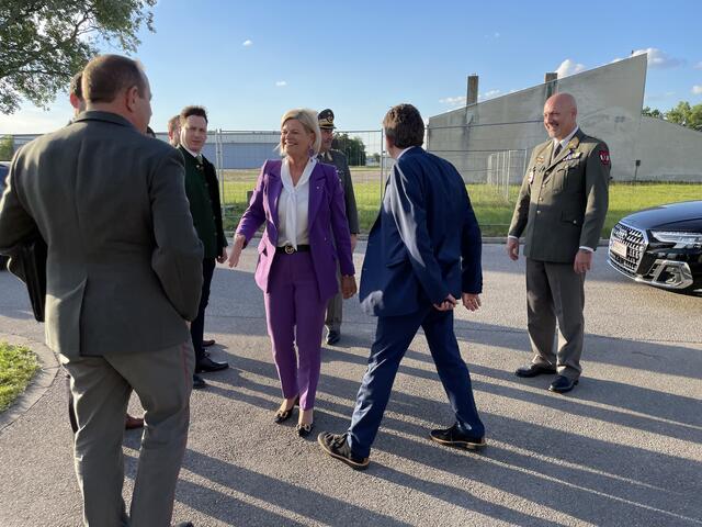 Eintreffen der Bundesministerin Tanner. | Foto: Victoria Edlinger