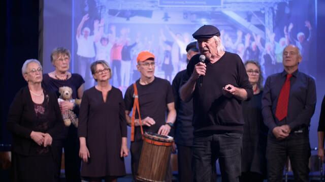 Der Schauspieler und Regisseur Otto Köhlmeier, der Initiator und Konzeptverfasser des Projektes, führte durch das Programm. | Foto: Köhlmeier
