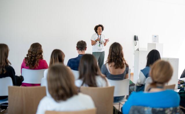 Die Schülerinnen und Schüler bei der ersten gemeinsamen Climate Solutions Conference.
 | Foto: St. Gilgen International School