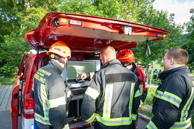 Foto: Pressestelle BFK Mödling / Seyfert &amp; Pressestelle Feuerwehr Mödling