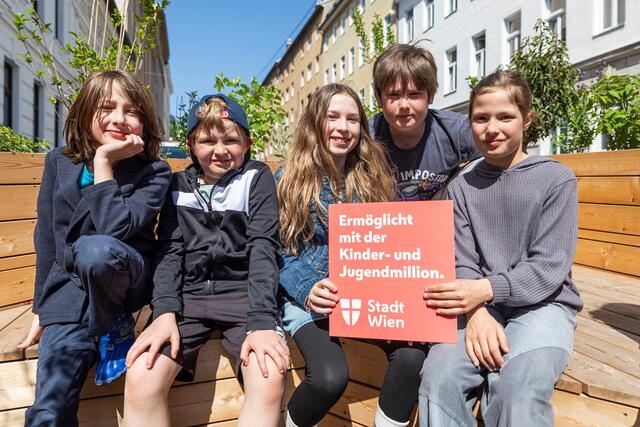 Kinder aus Hernals setzten sich für ein neues Parklet ein. | Foto: Carolina Frank
