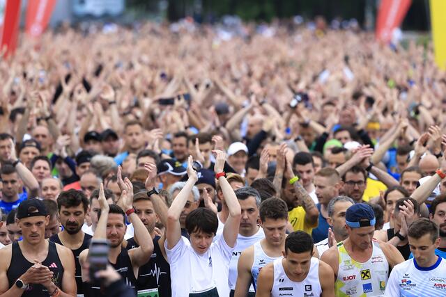 Die Momente vor dem Start des Woche E-Business Marathons 2024 | Foto: GEPA