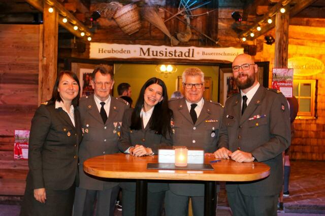 von links nach rechts: Manuela Meingast, Willibald Friedler, Elisa Marie Moser, August Moser, Wolfgang Gröll | Foto: Rotes Kreuz Radstadt