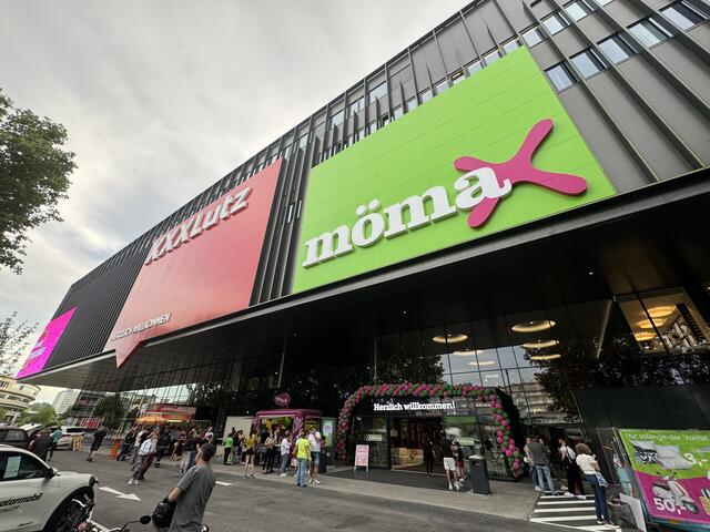Neueröffnung: Modernste Mömax-Filiale eröffnete in Linz