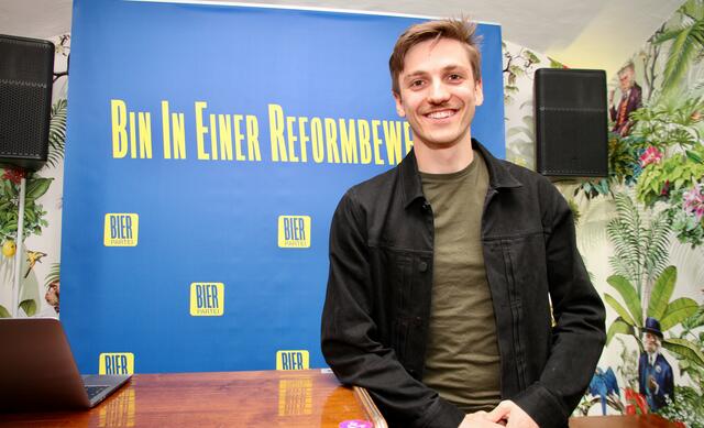 Seit fünf Jahren Mitglied bei der Bierpartei: Stefan Obkircher. Der gebürtige Osttiroler stellte die Partei gestern in Klagenfurt vor. | Foto: MeinBezirk.at