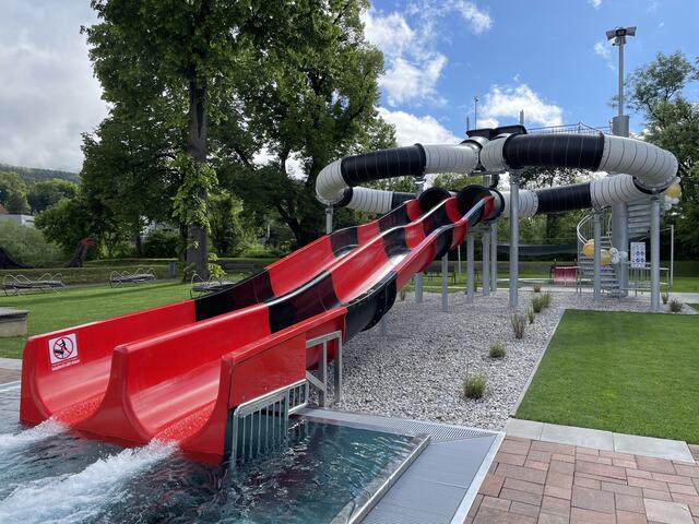 Die Twin Racer Wasserrutsche: Eine dynamische Doppelrutsche mit exakt gleich langen Bahnen verspricht jede Menge Spaß. | Foto: RegionalMedien Steiermark