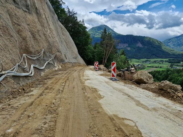 Die Normalität kehrt nach katastrophalem Felssturz langsam wieder in Guntschach ein. | Foto: Dieter Arbeiter