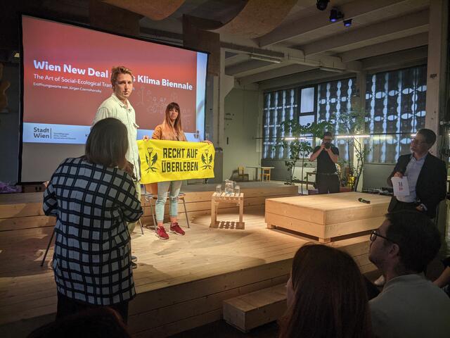 Noch am Donnerstagabend forderte die "Letzte Generation", dass sich Wien für das Renaturierungsgesetz ausspricht. | Foto: Letzte Generation