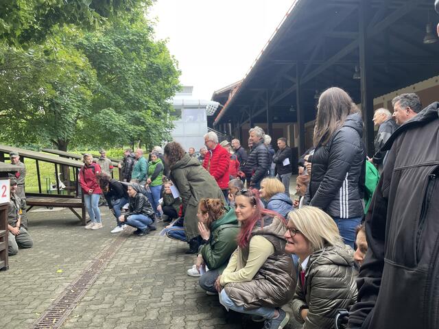 Die Einweisung am Schießstand | Foto: Victoria Nagy