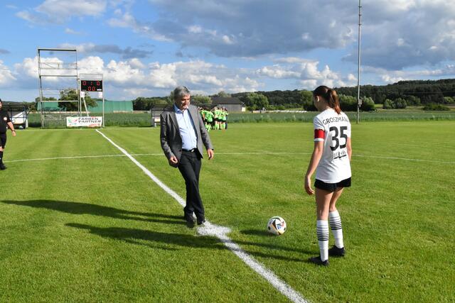 Ehrenankick: Walter Temmel und Maike Groszmann | Foto: Michael Strini