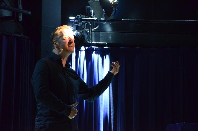 "Eine kleine Machtmusik" von Markus Koschuh: "Probier's mal mit Konzertlichkeit".