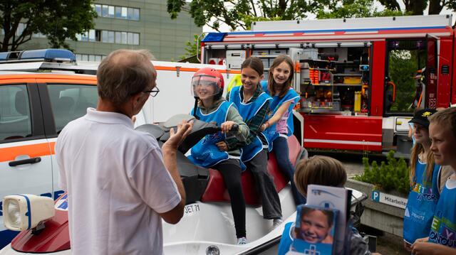 Der Spaß sorgt dafür, dass die Kids das erworbene Wissen rund um das Thema Einsatzsicherheit besser im Gedächtnis behalten. | Foto: V Elias Aussenegg &amp;amp; V Louis Lieli - LFKDO Salzburg