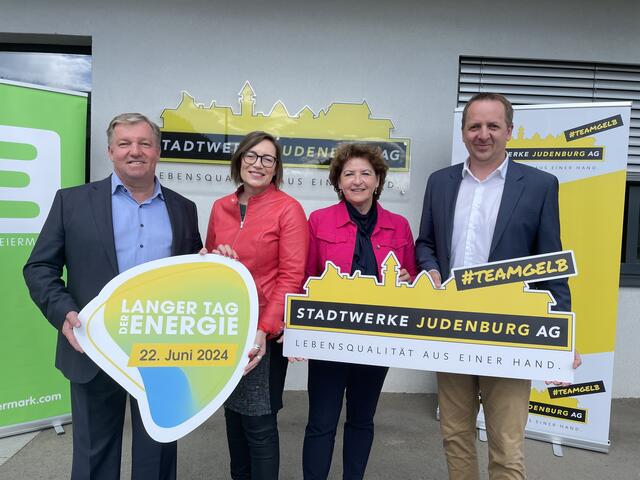 Manfred Wehr, Elke Florian, LR Ursula Lackner und Josef Maier präsentierten das Programm. | Foto: Verderber