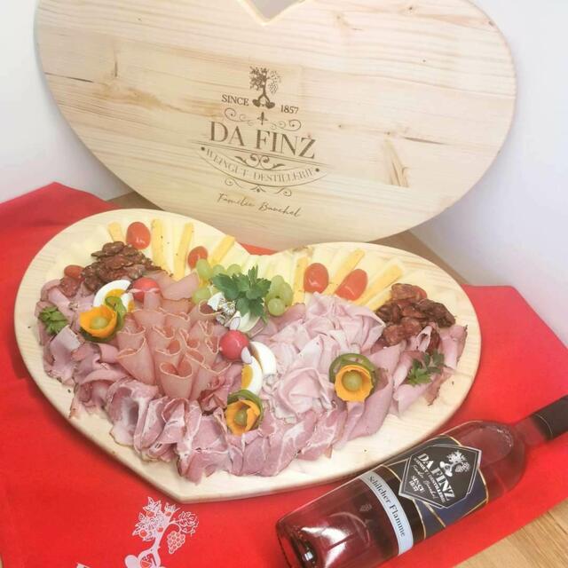 Herzhafte Jause und edle Tröpfen sind Markenzeichen von "Da Finz". | Foto: Da Finz