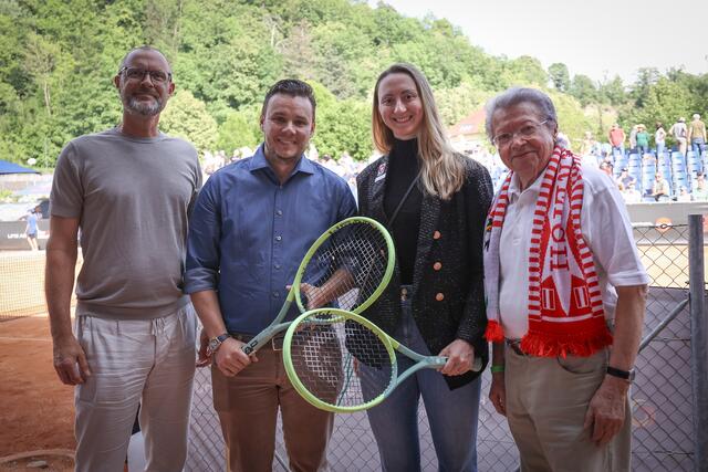 Andreas Pilsl (Sportlicher Leiter Union Mauthausen), Turnierdirektor Florian Leitgeb, Tischtennis-Ass Sofia Polcanova und OÖ Tischtennis-Verbands-Präsident Hans Friedinger. | Foto: Sportmediapics.com/Manfred Binder