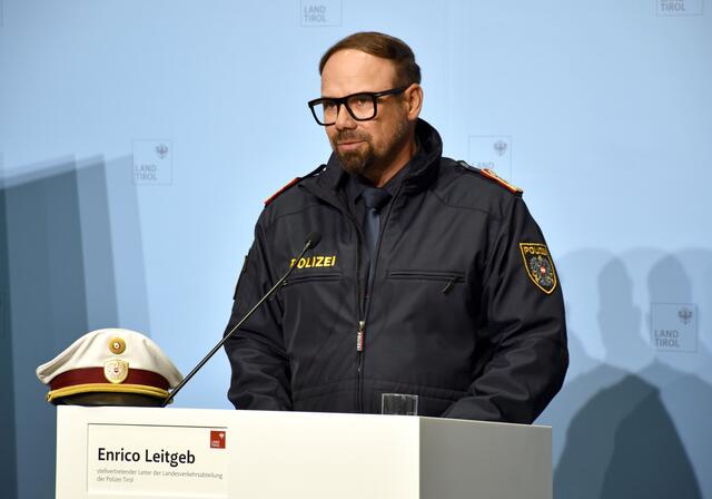 Der stellvertretende Leiter der Landesverkehrsabteilung der Polizei Tirol, Enrico Leitgeb. Die Polizei unterstützt die Kampagne mit verstärkten Kontrollen in ganz Tirol. | Foto: © Land Tirol/Neuner
