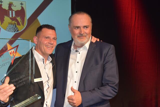 Trainer Mario Schindler mit LH Hans Peter Doskozil | Foto: Michael Strini