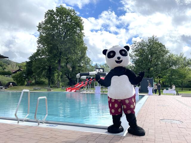 Die Badesaison im Aubad des Asia Hotel &amp; Spa ist eröffnet. Neu in diesem Jahr: die Twin-Racer-Rutsche und ein Foodtruck. | Foto: RegionalMedien Steiermark