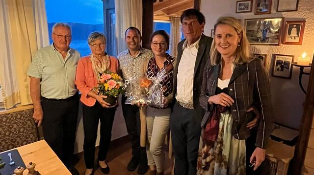 Das Ehepaar Hänisch (l.) mit Eva Hoffmann, Arno Blasge und den Vermietern Erich und Veronika Sorli  | Foto: Privat