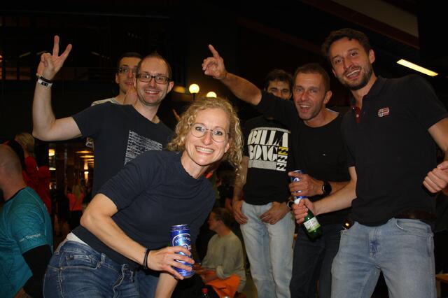 Die durch die Musik verbreitete Stimmung war so gut, dass viele anfingen auf Bänken und Tischen mitzutanzen. | Foto: RegionalMedien Steiermark